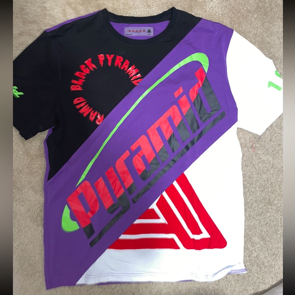 RARE Black Pyramid graphic shirt men’s Large